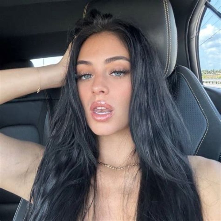 Camilla Ara&uacute;jo OnlyFans: Rising Star in the Digital Content Creation World