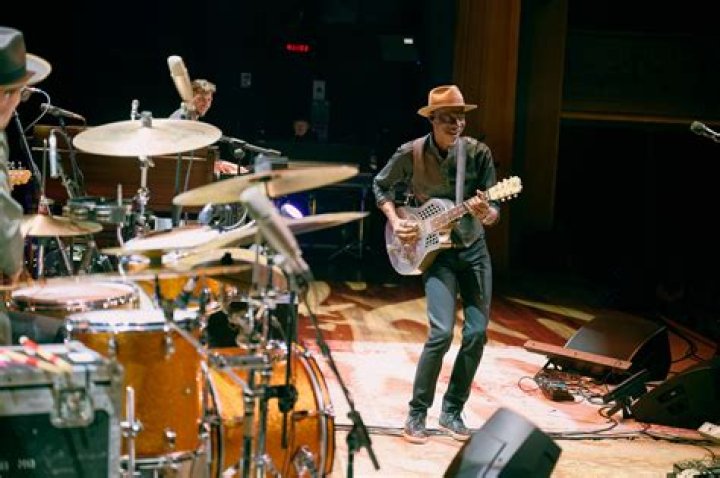 Exploring the Enigmatic World of Keb Mo: Net Worth, Biography, and Musical Journey